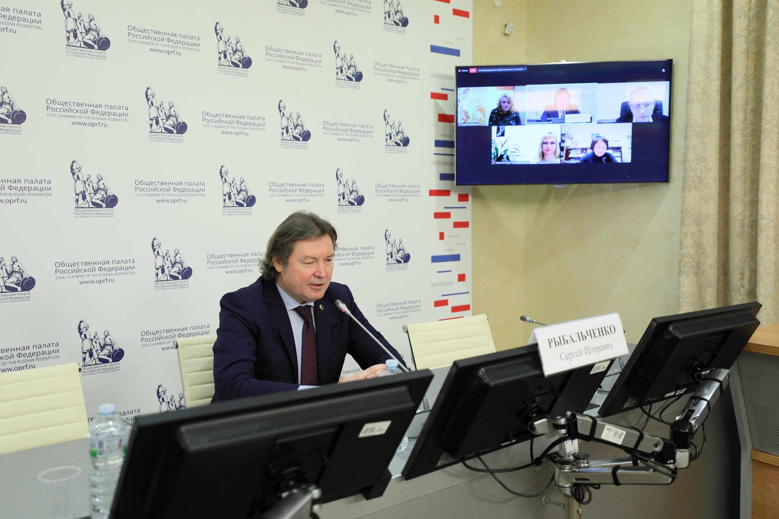 Итоги и перспективы реализации проекта «Профессиональные няни - детям!» обсудили в ОП РФ